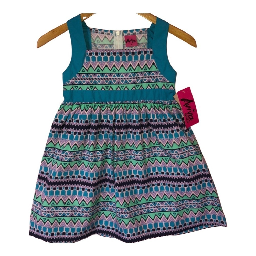 👗Aviva girls NWT Beautiful dress
